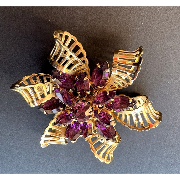 Vintage Kramer of NY Filigree Bow w/ Purple Rhinestones Brooch Gold Tone 2" - Picture 4 of 9